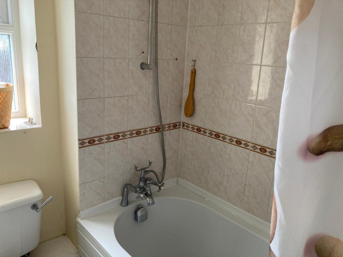 Comfortable Room With Private Balcony And Shared House London Bagian luar foto